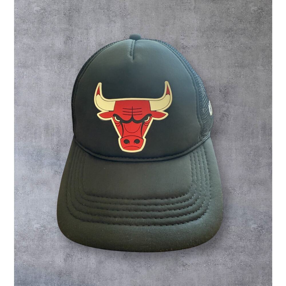 Vintage Chicago Bulls Ultra Game Black Classic NBA Bulls Logo Snapback Hat Cap